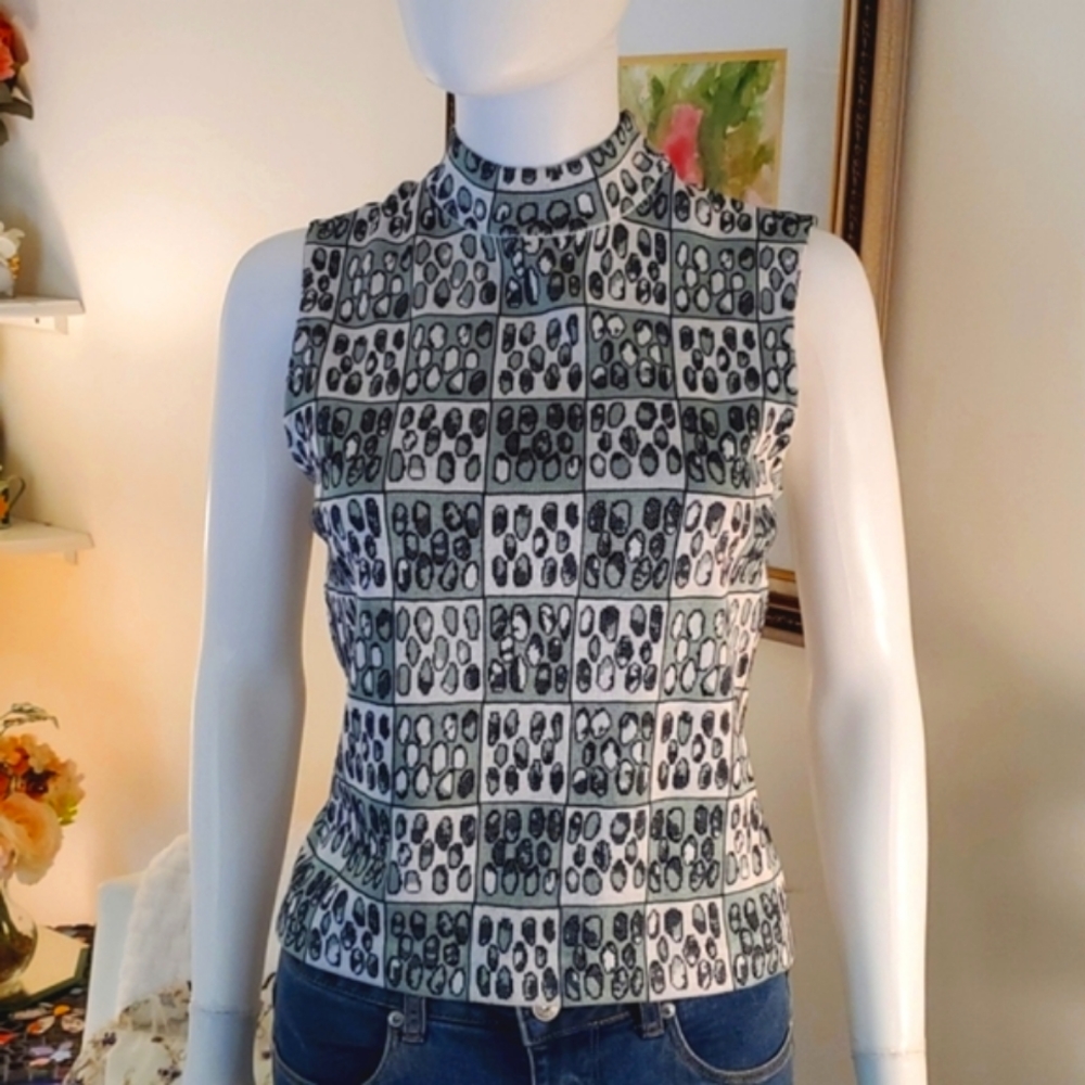 St. John Geometrical Sleeveless Knit Shell Top